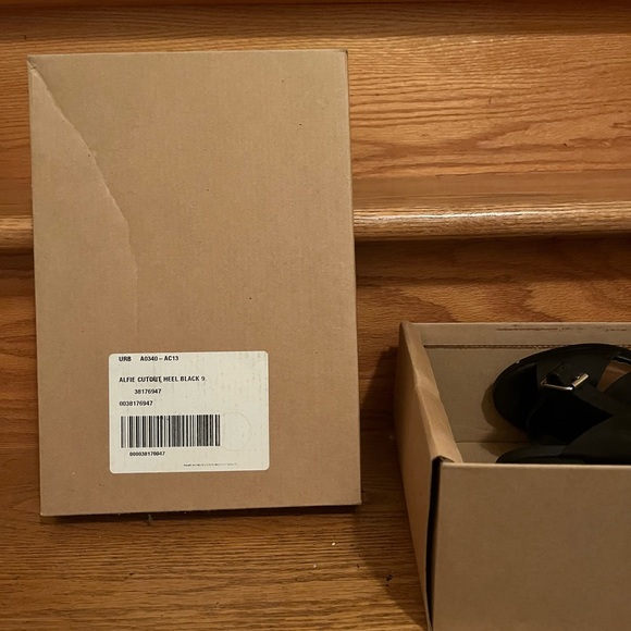 Urban Outfitters Black Heels - Picture 3 of 6